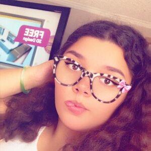 Meet your Posher, Lilly